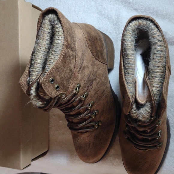 New in Box - Steve Madden - Brown Lace-Up Heeled Ankle Booties - Size 9.5 - Picture 7 of 13